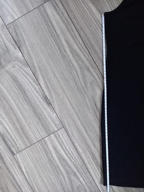 Čierne šaty-super stav, 152