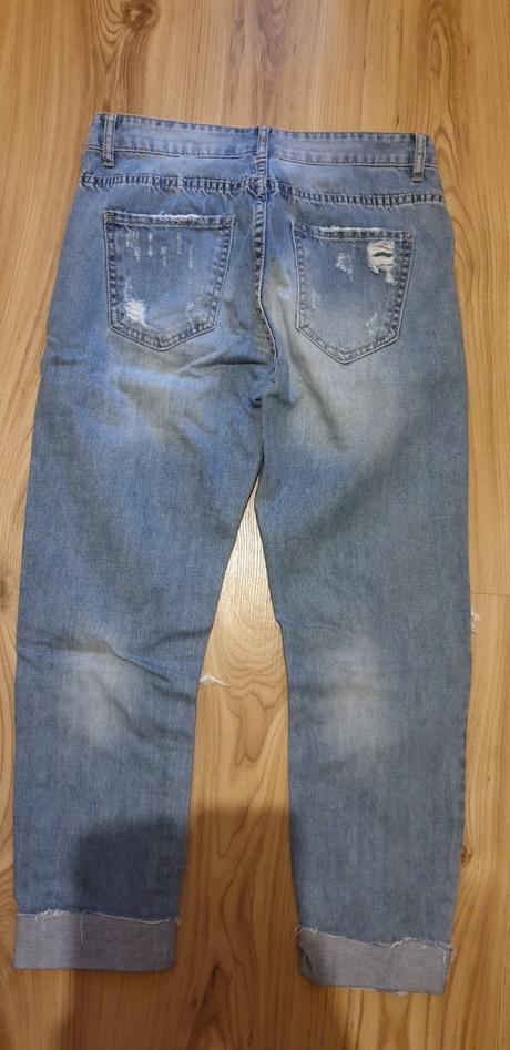 Bledomodré roztrhané rifle, 36