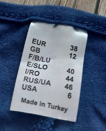 Dámske šaty dvojvrstvového vzhľadu, 38