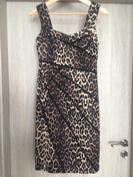 Predam spolocenske saty od navrha julien macdonald, 36