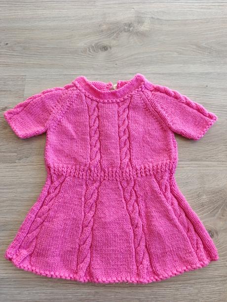 Dievčenské pletené šaty, 80