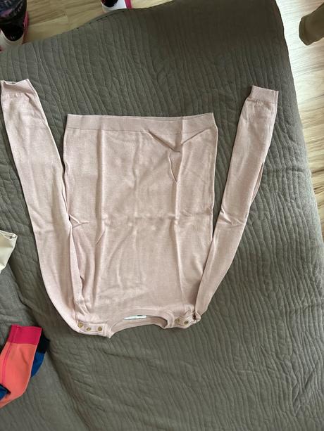 Dámske oblečenie, s