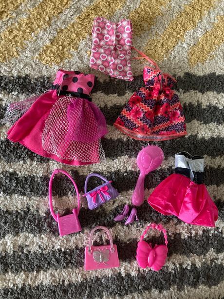 Šaty a doplnky pre barbie, 