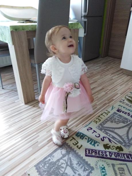 Sviatočné šaty, 74