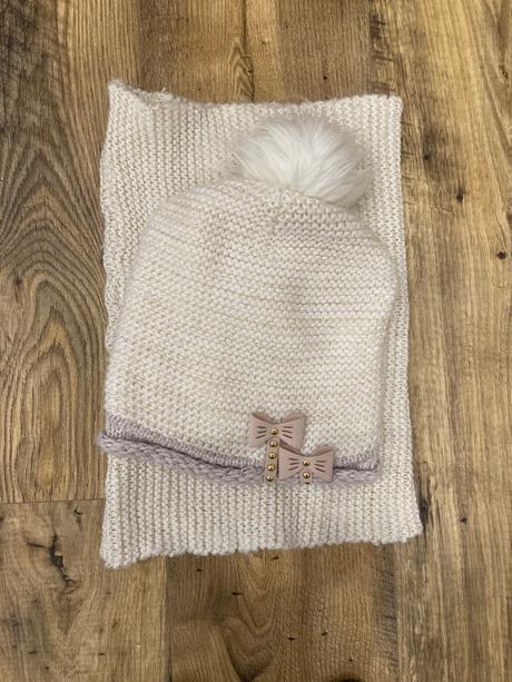 Dievčenský set čiapky a salu, 104