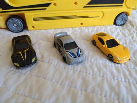 Ťahač s návesom a autíčkami,