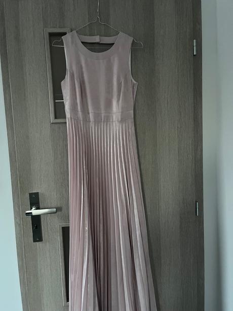 Spolocenske saty, 38