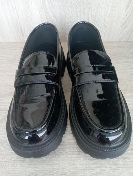 Lakované mokasiny, 38