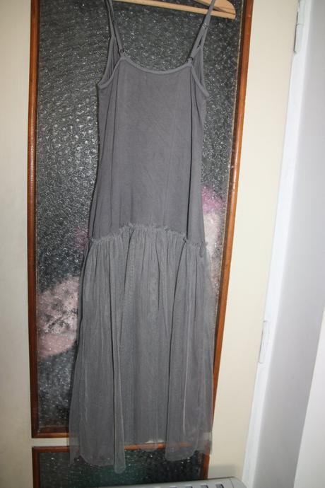 Saty s tylovou suknou, s