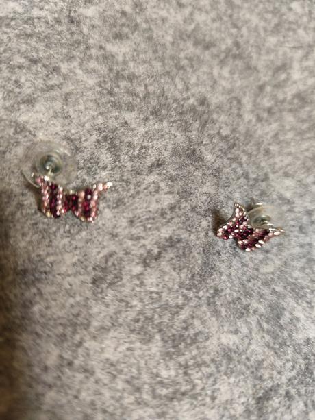 Nausnicky v tvare motylika s kamienkami,