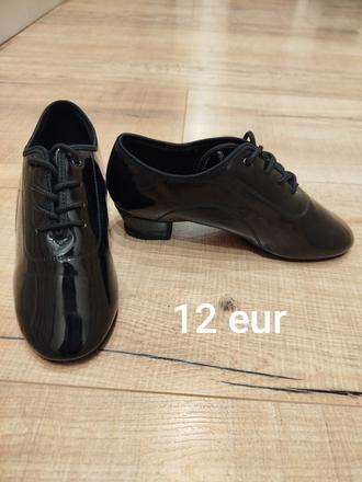 Tanečné topánky, 33