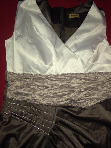 Krátke spoločenské šaty, 46