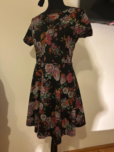Šaty čierne s kvetinovým vzorom, atmosphere,40