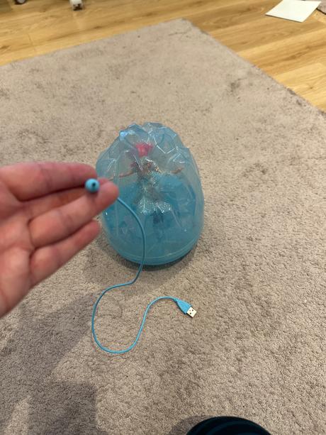 Lietajúca vila hatchimals,