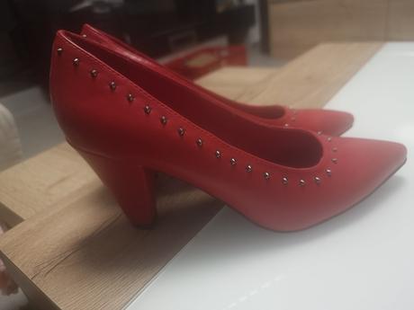 Cervene lodicky, graceland,40