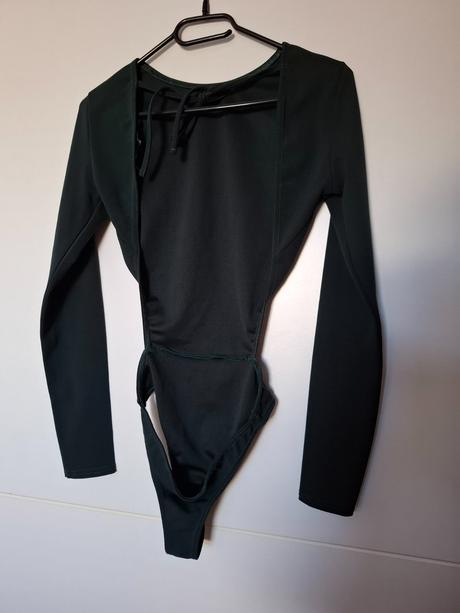 Body s odhaleným chrbtom, s