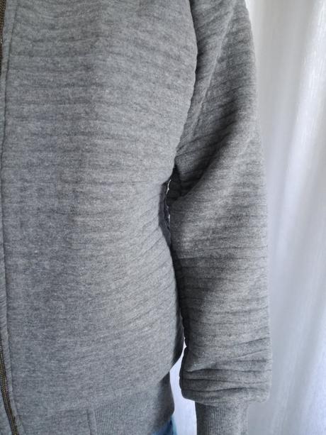 Bunda s potlačou na chrbte, l