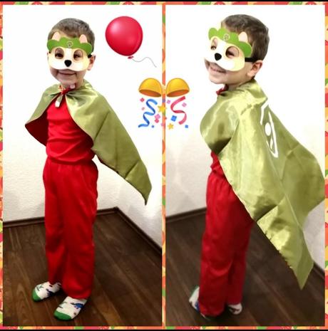 Kostým tlapky trackera,