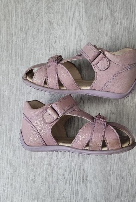 Sandálky, lasocki,21