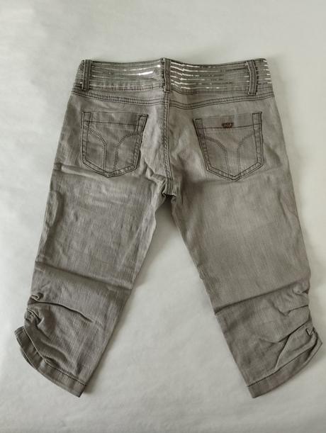 Sivé trojštvrťové rifle, s