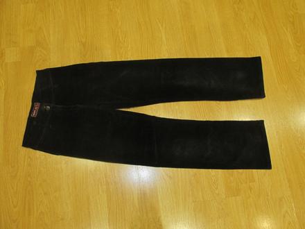 Čierne menčestráky v. 38, 38