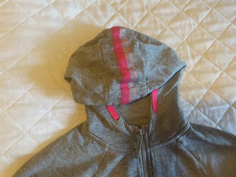 Sportova mikinka znacka 4f, 134