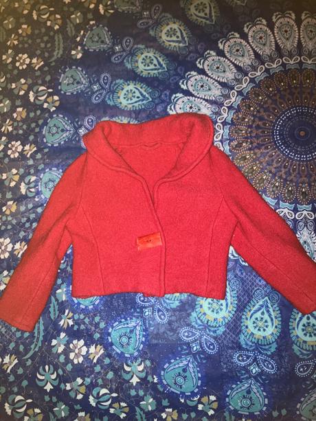 Červený krátky kabátik, m