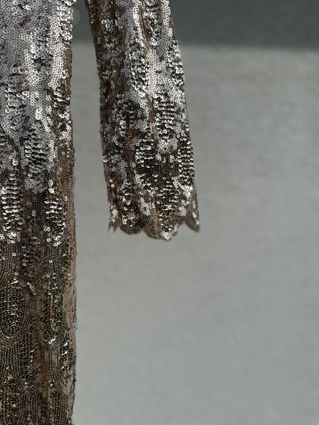 Zlaté koktélové šaty, s