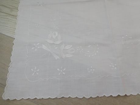 Obrus ručne vyšívaný biely,