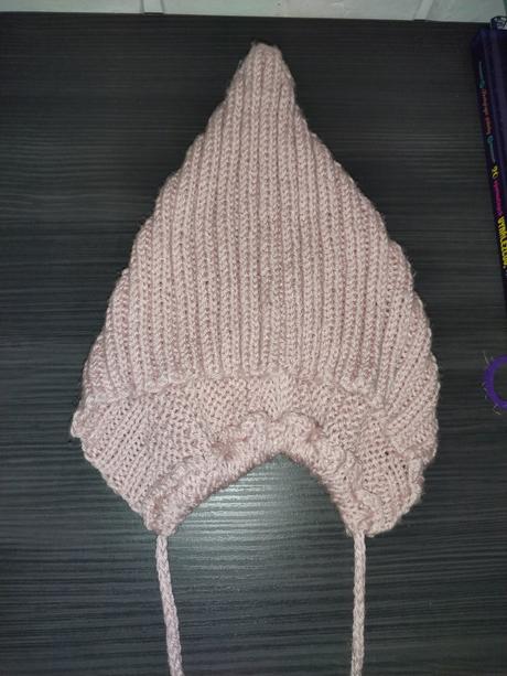 Ručná práca čiapka nadherna pudrova,