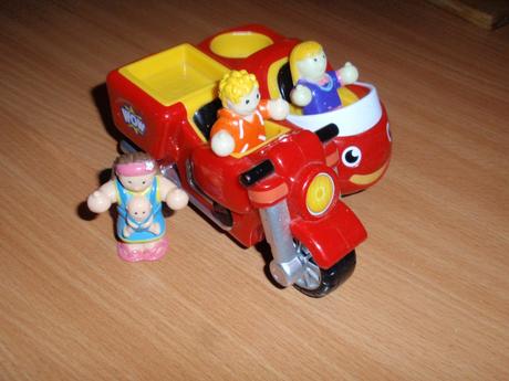 Motorka s postavičkami, 