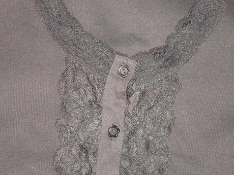 Kvalitný čierny top s čipkou, 52