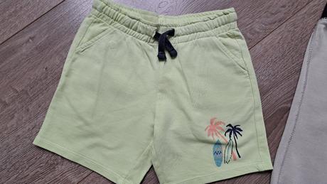 4xkraťasy veľ.110 až po 116-spolu za 5 eur, 110