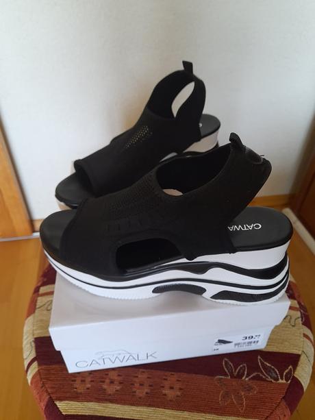 Čierne sandále veľ. 39 - top stav, 39