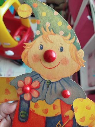 Drevený naťahovací šašo,