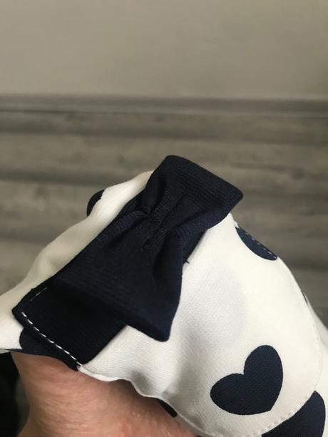 Biele šaty s tmavomodrými srdiečkami, primark,92