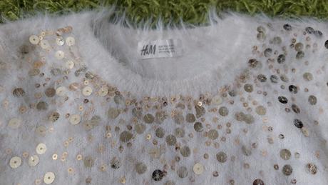 Biely chlpatý pulover so zlatými flitrami, h&m,116