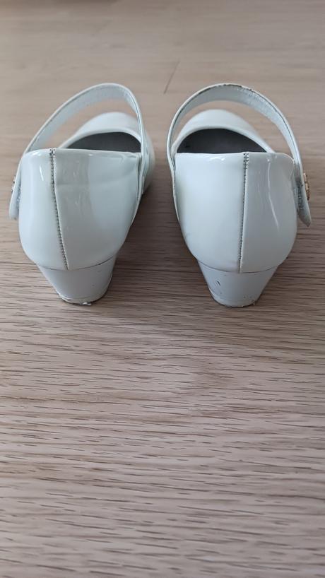 Sandalky, 37