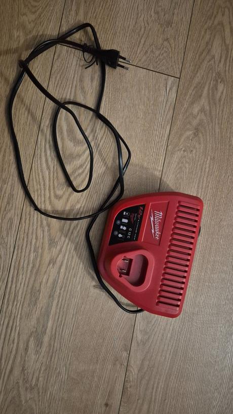 Nabíjačka na milwaukee, 