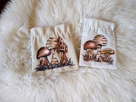 Ručne maľované a šité vrecúška,