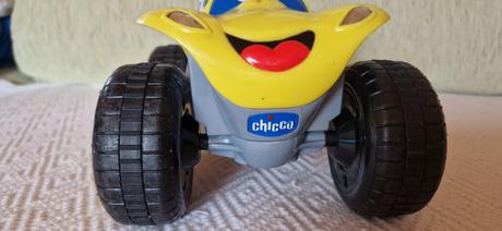 Auto na diaľkové ovládanie chicco, 