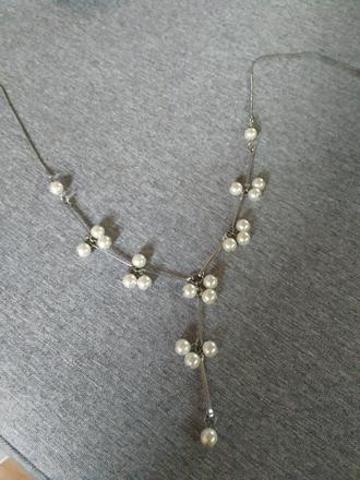 Zaujímavý nahrdelník,