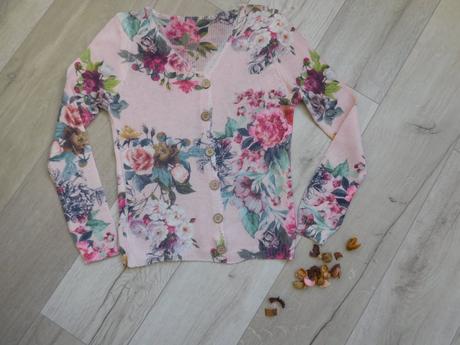 Pulovrík bavlnený kvety s,, s