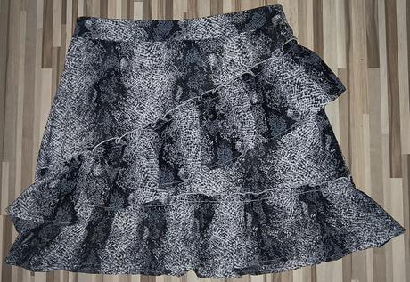 Nenosená sukňa, 38