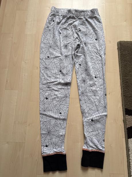 Pyžamo, reserved,152