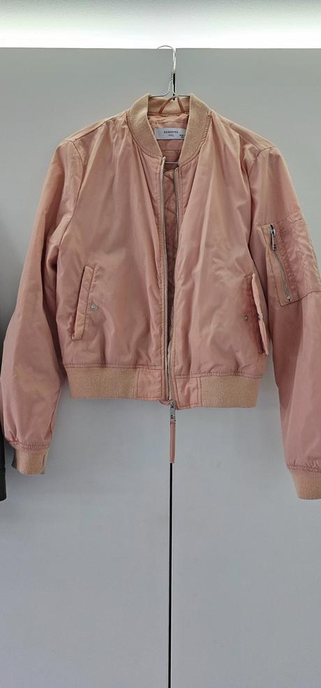 Bombera, reserved,34