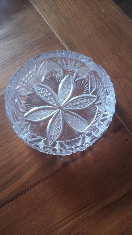 Predám krištáľový flakón a popolník.,