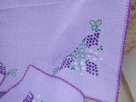 Set obrusov fialová hrozno, ručne vyšitý, 