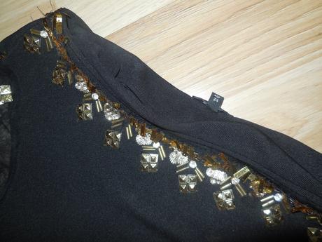 Čierne spoločenské šaty na jedno rameno, 34