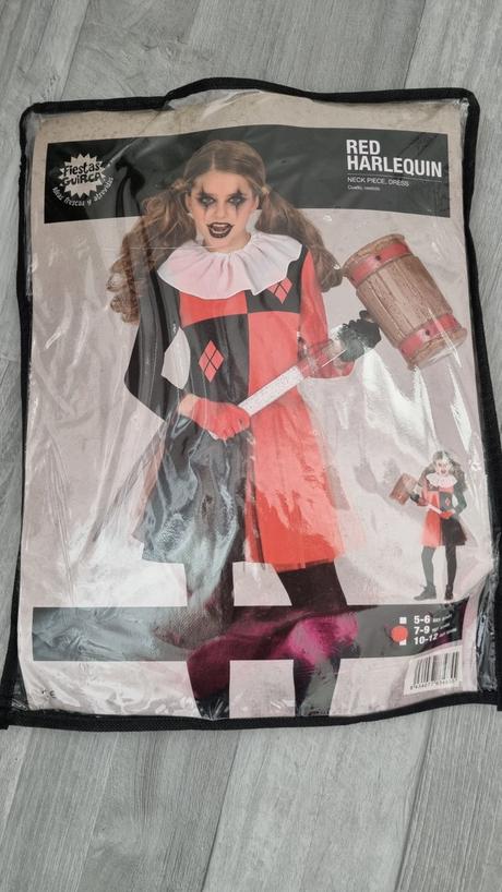 Dievčenský kostým,